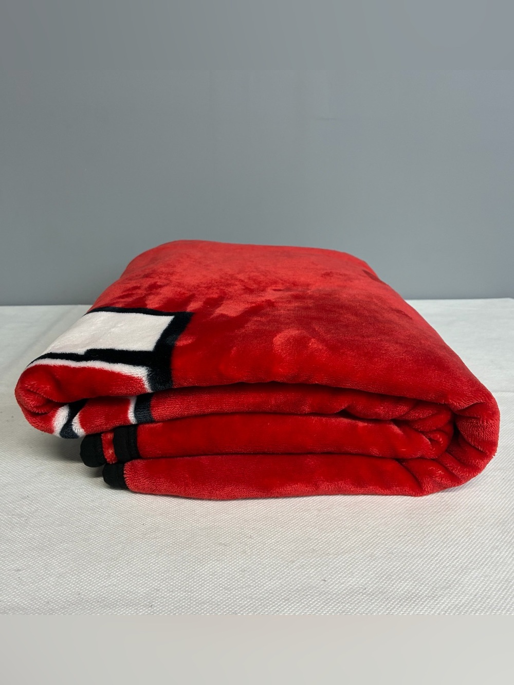 Case IH Throw Blanket approx 50x70 Red Black White Logo Heavyweight Poly Fleece - Picture 9 of 9